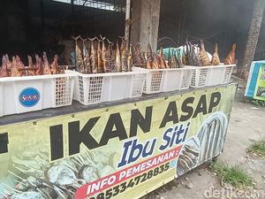Video: Curhat Pedagang Ikan Asap Probolinggo Sepi Pembeli Sejak Ada Jalan Tol