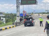 Bahaya! Pikap Angkut Wisatawan Dihalau Polisi di GT Parungkuda