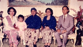 Momen Ultah Didit, Prabowo Unggah Foto Lawas Bareng Soeharto-Ibu Tien