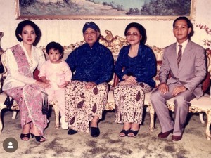 Momen Ultah Didit, Prabowo Unggah Foto Lawas Bareng Soeharto-Ibu Tien
