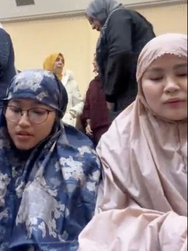 Raissa Azarine saat berlebaran di London Raissa Azarine saat berlebaran di London