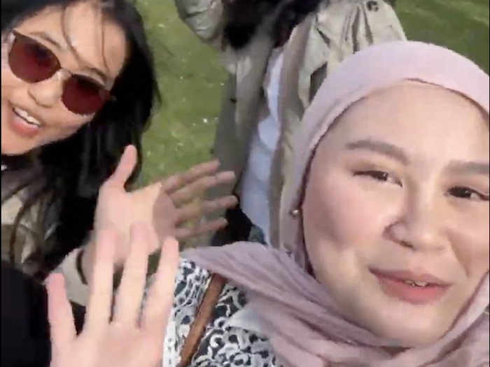 Raissa Azarine saat berlebaran di London