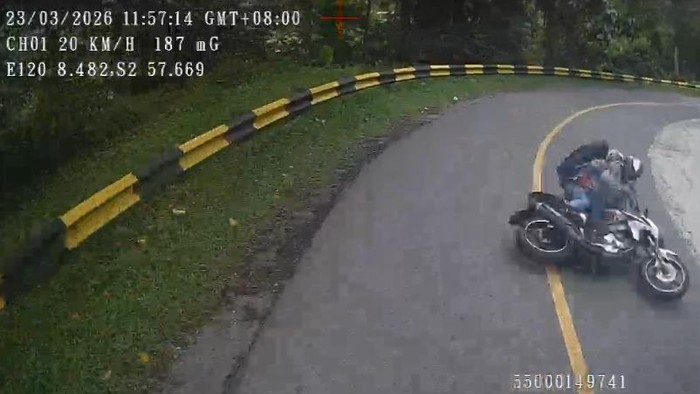 Rekaman dashcam dari Bus Borlindo sebelum melindas pemotor di Jalan Sultan Hasanuddin, Palopo.