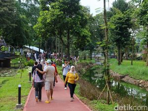Video: Wisata Gratis Rasa Premium! Tamasya di Taman Bendera Pusaka