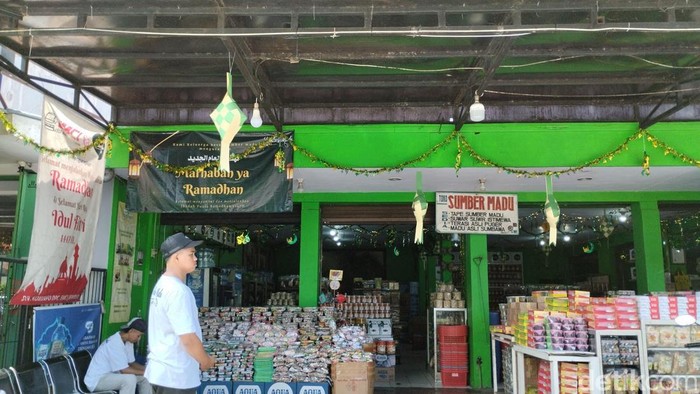 Salah satu tempat oleh-oleh khas Jember.