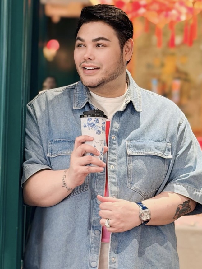 Setelah Jualan Nasi Kulit, Ivan Gunawan Kini Desain Cup Kopi Populer