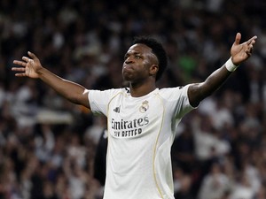 Eks Bek Brasil Ini Sebut Vinicius Masih Jauh dari Messi dan Ronaldo