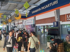 Arus Balik Lebaran, 50 Ribu Penumpang Padati Stasiun Daop 8 Surabaya