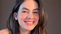 Dilihat pada Selasa (24/3/2026), Steffi memperlihatkan wajahnya dengan makeup simpel. Foto: Instagram @steffizamoraaa