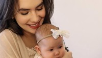 Istri Nino Fernandez itu memperlihatkan pesonanya yang makin fresh dan glowing. Foto: Instagram @steffizamoraaa