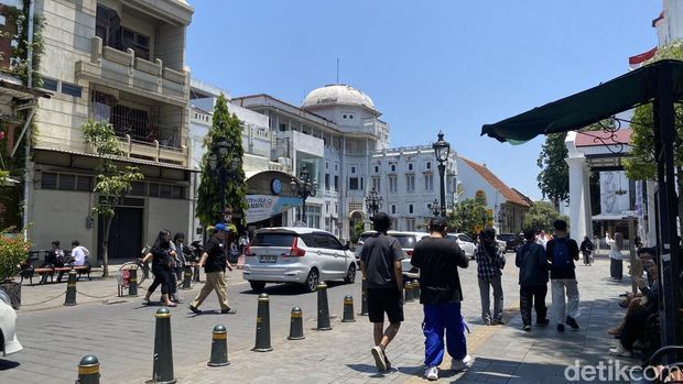 Suasana Kota Lama Semarang dipadati pengunjung dari luar kota selama libur Lebaran, Senin (23/3/2026). Suasana Kota Lama Semarang dipadati pengunjung dari luar kota selama libur Lebaran, Senin (23/3/2026).