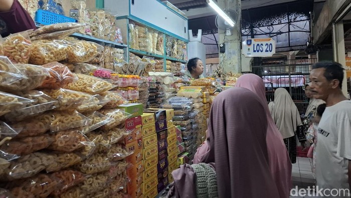 Pasar Beringharjo kembali dipadati pengunjung saat libur Lebaran 2026.