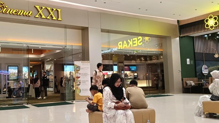 Suasana ramai di mal Palembang saat momen libur Lebaran