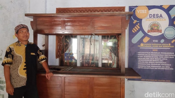 Suwarna di sekolah angkringan Desa Ngerangan, Bayat, Klaten.