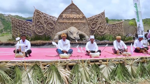 Upacara Adat di Pulau Komodo. (Foto: Dok. tangkapan layar youtube.com/@festival_komodo)