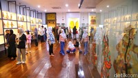 Pengunjung memadati area museum untuk menikmati libur Idulfitri bersama keluarga.