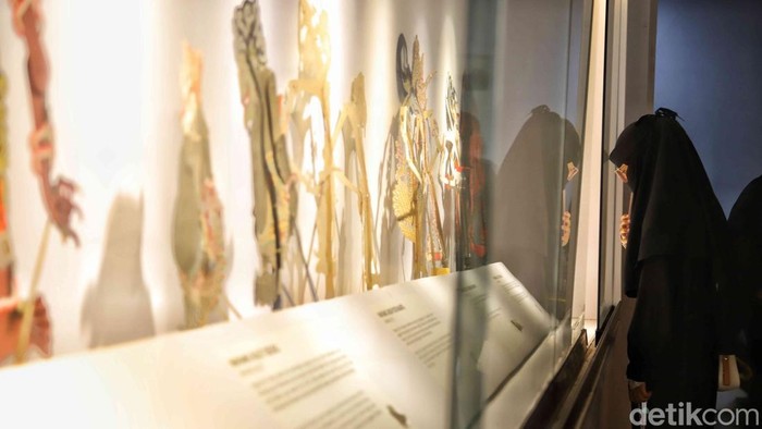 Wisatawan mengunjungi Museum Wayang, Jakarta, Senin (23/3/2026).