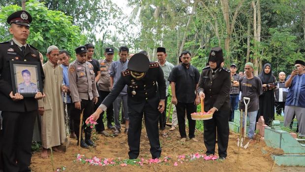 Aipru Apendra gugur saat menjalankan tugasnya mengamankan malam takbiran Idul Fitri 1447 Hijriah.