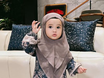 8 Gaya Lucu Anak Selebriti, Nagita Slavina hingga Margin Wieheerm Pakai Hijab