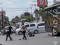 Polisi di Madiun Patah Kaki Tertabrak Bus Langgar Lalu Lintas