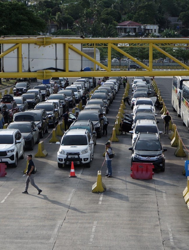 Arus Balik Padati Bakauheni, Pemudik Tinggalkan Sumatera Menuju Jawa