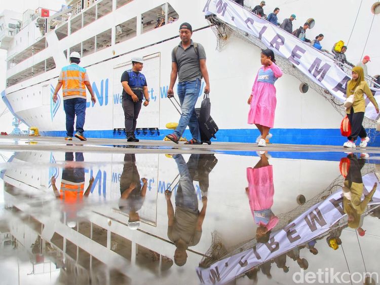 Arus Balik Laut, Ratusan Penumpang KM Ciremai Tiba di Tanjung Priok