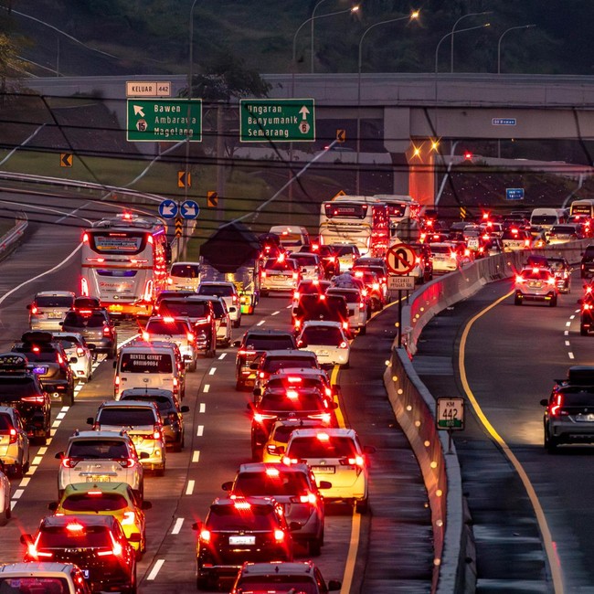 Arus Balik Meningkat, One Way Lokal Berlaku di Tol Semarang-Solo