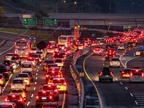 Arus Balik Meningkat, One Way Lokal Berlaku di Tol Semarang-Solo
