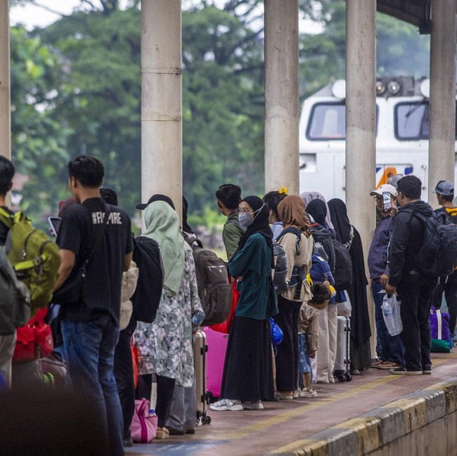 Arus Balik Lebaran, Belasan Ribu Penumpang Berangkat dari Daop 3 Cirebon