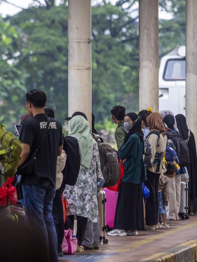 Arus Balik Lebaran, Belasan Ribu Penumpang Berangkat dari Daop 3 Cirebon