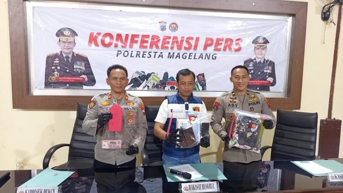 Barang bukti pembunuhan yang diamankan Reskrim Polresta Magelang dalam konferensi pers, Selasa (24/3/2026)