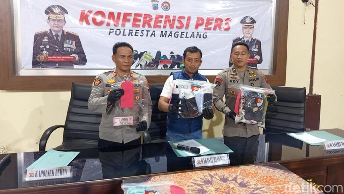 Barang bukti yang diamankan Reskrim Polresta Magelang dan Reskrim Unit Polsek Dukun dalam konferensi pers di Aula Polresta Magelang, Selasa (24/3/2026).