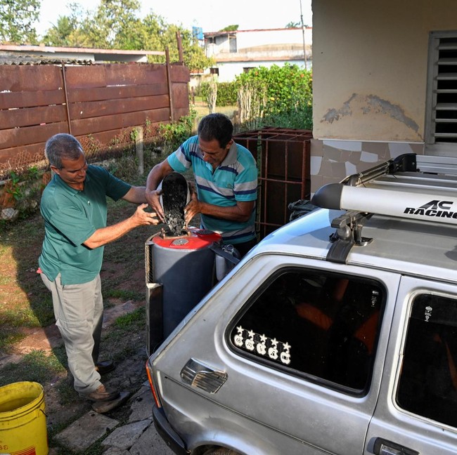 Bensin Langka, Mobil Berbahan Bakar Arang Jadi Solusi