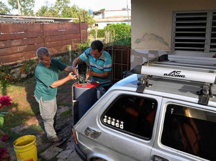 Bensin Langka, Mobil Berbahan Bakar Arang Jadi Solusi