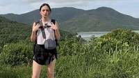 Bunga Sartika gak masalah kalau dibilang mungil oleh netizen. Jadi kalo ada qha qha yang ketemu aku pasti selalu bilang aku mungil banget, karna emang bb ku stucknyaa segitu mulu. Semoga udah pada gak penasaran lagi ya, tulisnya. (Foto: dok Instagram bungasrtkaa)