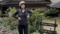 Bunga Sartika gak menyangka banyak banget netizen yang kepo sama berat badannya. Ia akhirnya memperlihatkan saat ditimbang dan keluarlah angkanya. (Foto: dok Instagram bungasrtkaa)