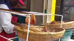 Mengintip Produksi Burayot, Kue Khas Garut yang Mirip Buah Zakar