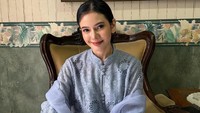 Citra Anidya dibanjiri pujian setelah memugar makam kakek dan buyutnya. Masyaallah kaka, semoga lancar terus rezekinya, usahanya panjang sukses, komen @byrisakirana. Masyaallah ladang pahala untuk kamu ya, amin, sahut yang lainnya. (Foto: dok Instagram ncit90)