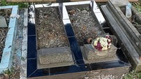 Citra Anidya mengungkapkan alasan memugar 2 makam orang tuanya. Karena Bogor sering hujan jadi makam beliau-beliau selalu hancur. Semoga dengan pemasangan kali ini rumah almarhum dan almarhumah tidak akan runtuh lagi Insya Allah. Terima kasih untuk kalian-kalian yang sudah support bisnis kecil aku, tulisnya. (Foto: dok Instagram ncit90)