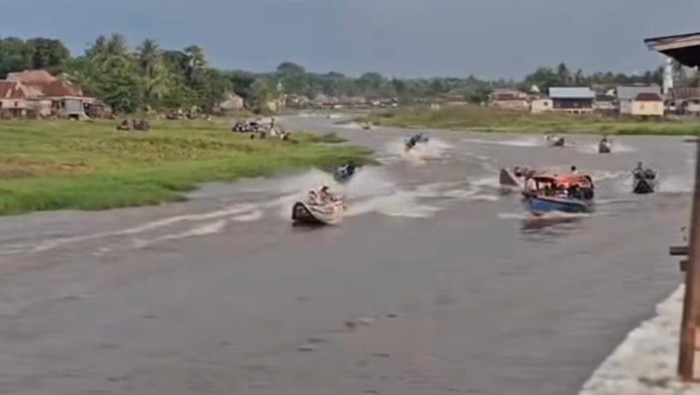 Detik-detik perahu terbalik di Ogan Ilir