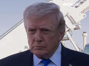 Trump Ancam Hancurkan Sumur Minyak-Pembangkit Listrik Iran Jika Tak Buka Hormuz