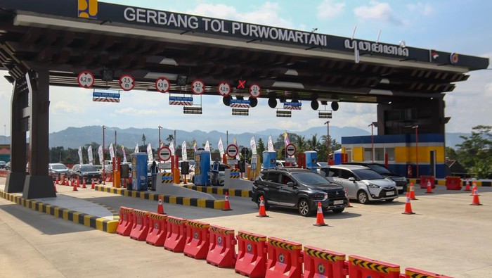Puncak arus balik dari DIY melalui Gerbang Tol Purwomartani diprediksi terjadi hari ini. 