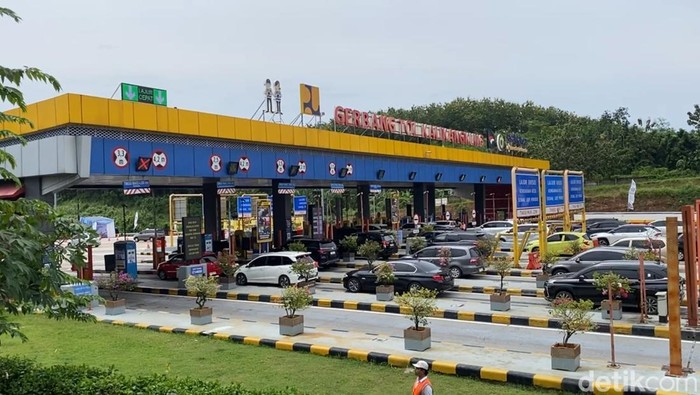 Suasana GT Kalikangkung jelang one way nasional arus balik, Selasa (24/3/2026).