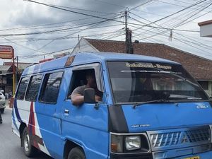 Sopir Mobil Setan Kena Bogem gegara Senggolan Saat Macet di Cibadak