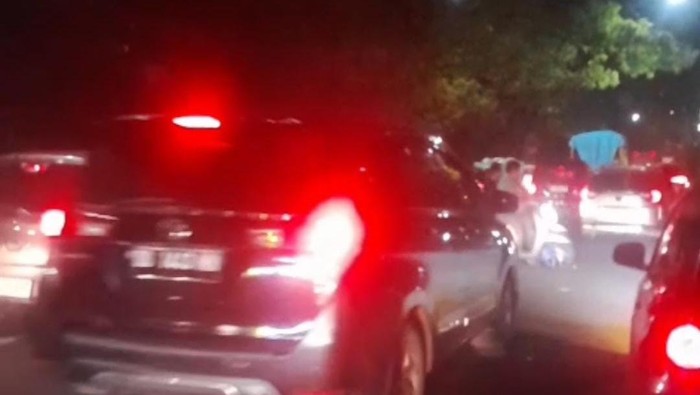Jalan Poros Maros-Makassar macet parah saat arus balik Lebaran.