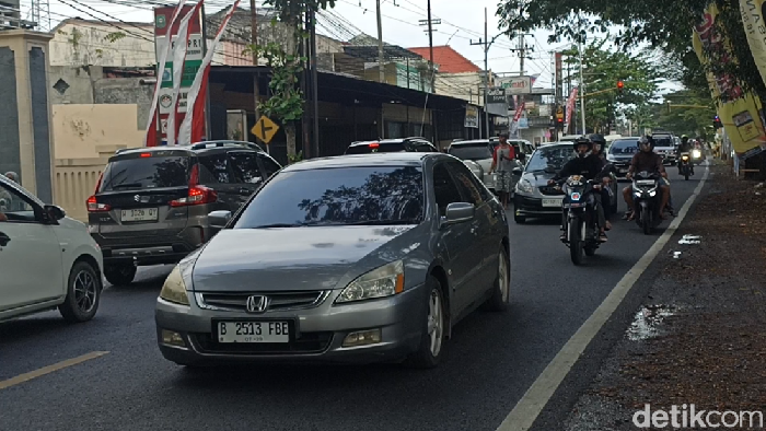 Jalanan di Trenggalek dipenuhi kendaraan pemudik