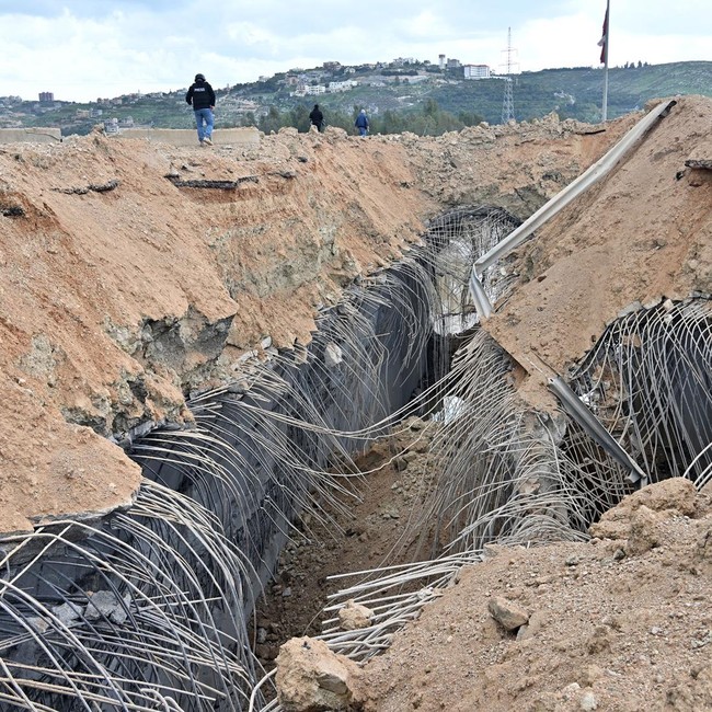 Jembatan Qasmiya di Lebanon Rusak Akibat Serangan Udara Israel