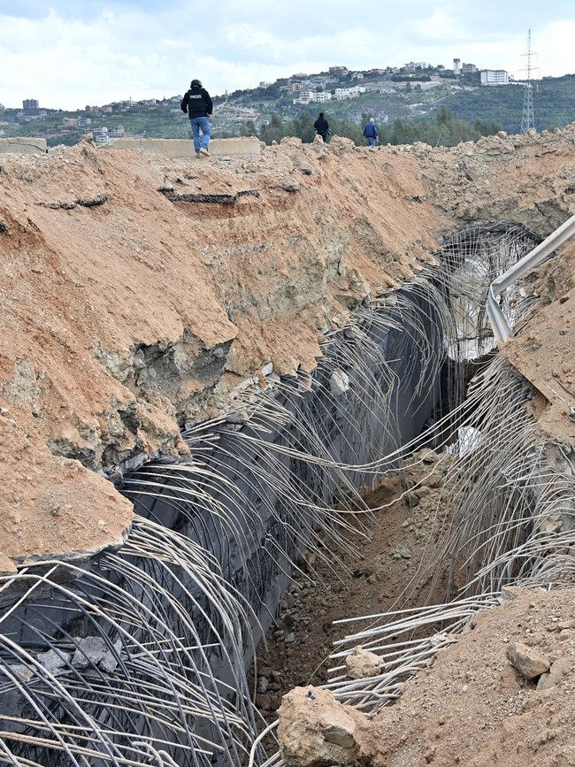 Jembatan Qasmiya di Lebanon Rusak Akibat Serangan Udara Israel