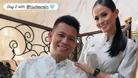 Boris Bokir dan Jessica Juliantiano memakai pakaian berwarna senada yakni abu-abu. (Foto: dok Instagram jessicajuliantiano)