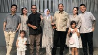 Boris Bokir berfoto bersama keluarga Jessica Juliantiano. Kekasihnya tampak memeluk erat anaknya. (Foto: dok Instagram jessicajuliantiano)